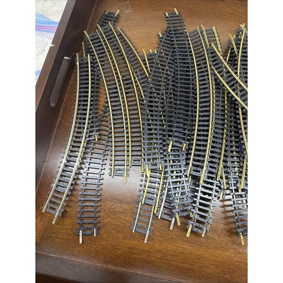 Atlas HO Scale Train Tracks Lot Of 78 pieces Curved Snap brass Tracks - Picture 6 of 8